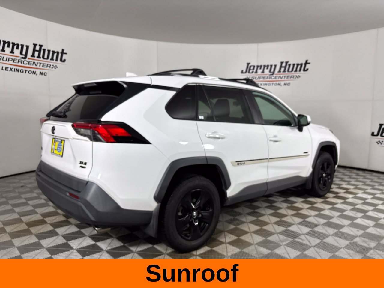 Used 2019 Toyota RAV4 XLE AWD/4WD image 5