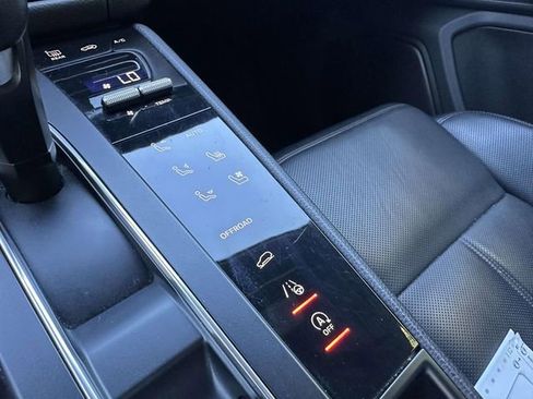 Used 2024 Porsche Macan image 21