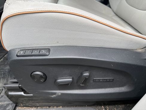 Used 2025 Volkswagen ID. Buzz 1st Edition AWD/4WD image 13
