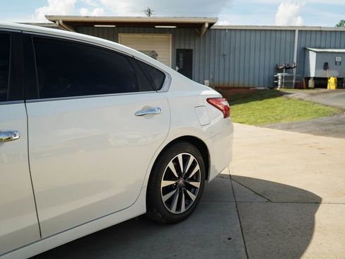 Used 2017 Nissan Altima 2.5 SL w/ Moonroof Package FWD image 22