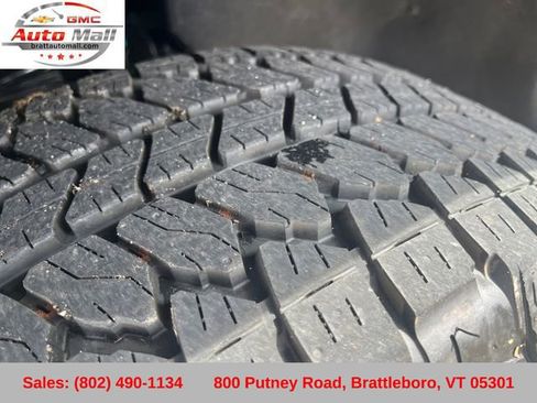 Used 2025 GMC Canyon AT4 w/ Technology Plus Package image 30