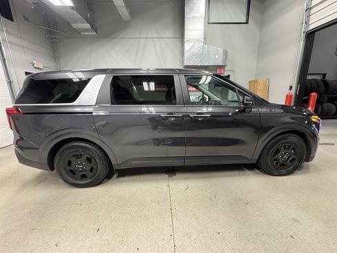 Used 2025 Kia Carnival FWD image 8