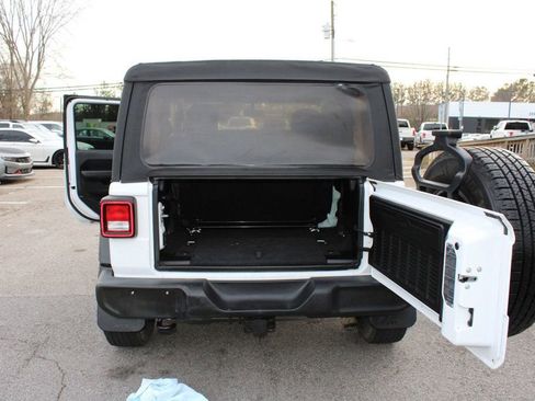 Used 2018 Jeep Wrangler Sport image 10