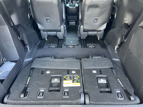 Used 2025 Toyota Sienna XSE AWD/4WD image 18