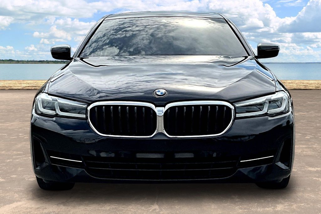 Used 2021 BMW 530i w/ Premium Package RWD image 2