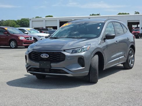 Used 2023 Ford Escape ST-Line w/ Tech Pack #1 AWD/4WD image 3