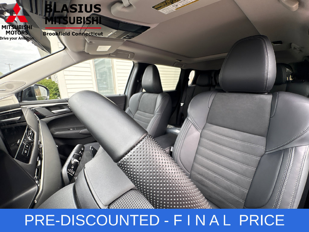 Used 2025 Mitsubishi Outlander AWD image 20