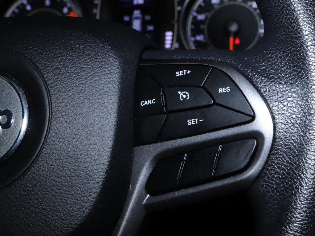 Used 2019 Jeep Cherokee Latitude w/ Popular Appearance Group AWD/4WD image 22