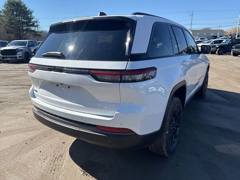 New 2026 Jeep Grand Cherokee Altitude AWD/4WD image 5