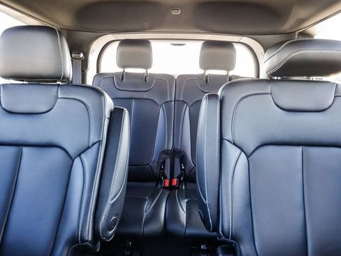 Certified 2024 Jeep Grand Cherokee L Limited w/ Luxury Tech Group II image 28