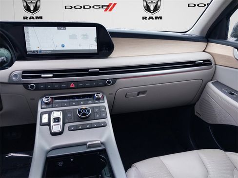 Used 2024 Hyundai Palisade Limited image 9