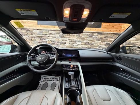 Certified 2025 Hyundai Elantra Limited image 14