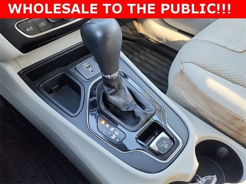 Used 2019 Jeep Cherokee Limited w/ Luxury Group image 25