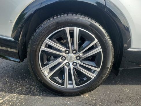 Used 2024 Cadillac Lyriq Luxury AWD/4WD image 7