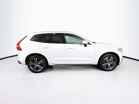 Used 2019 Volvo XC60 T6 Momentum w/ Premium Package AWD/4WD image 12