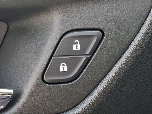 Used 2025 Chevrolet Trax LS FWD image 26