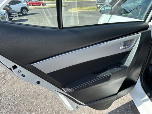 Used 2019 Toyota Corolla LE image 12