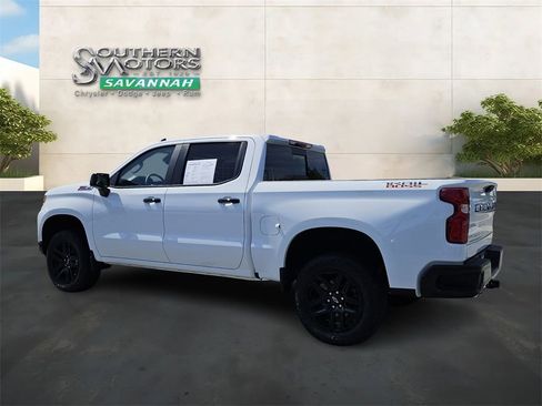 Used 2025 Chevrolet Silverado 1500 LT Trail Boss w/ Convenience Package II AWD/4WD image 3