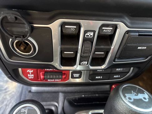 Used 2018 Jeep Wrangler Unlimited Rubicon image 14