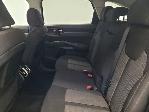 Used 2023 Kia Sorento LX image 18