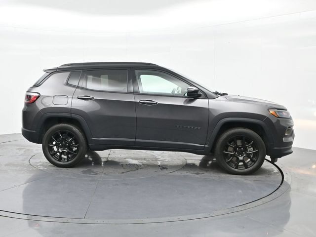 Used 2025 Jeep Compass Limited AWD/4WD image 4