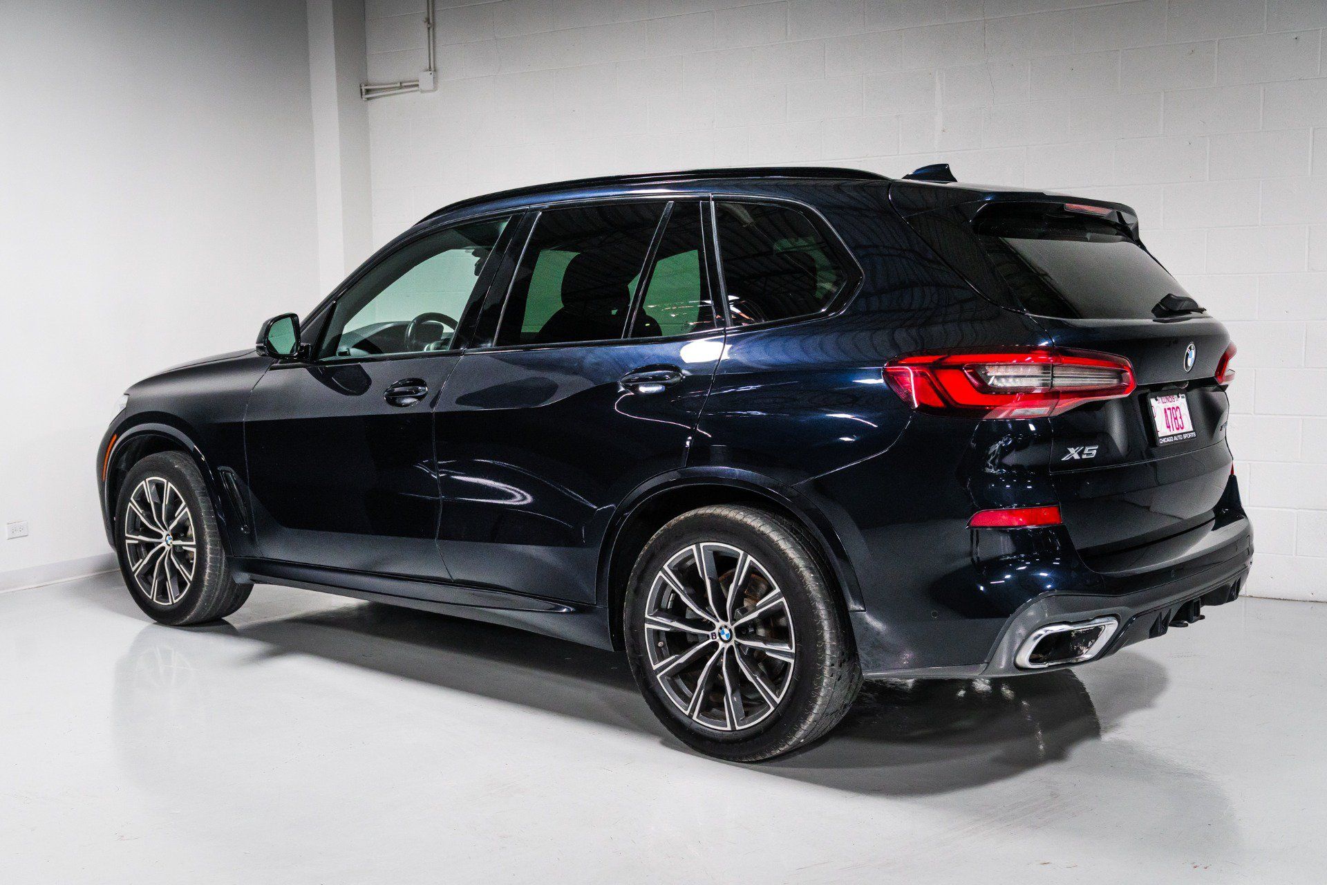 Used 2019 BMW X5 xDrive40i w/ M Sport Package AWD/4WD image 4