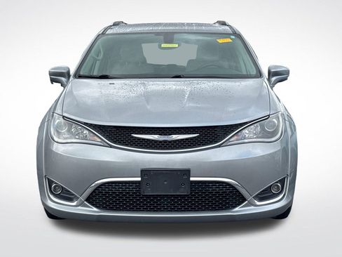 Used 2018 Chrysler Pacifica Touring-L w/ Premium Audio Group FWD image 3