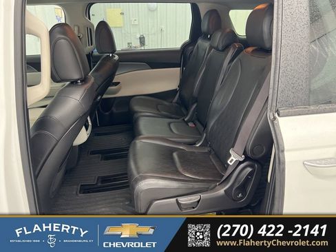 Used 2022 Kia Carnival LX image 10