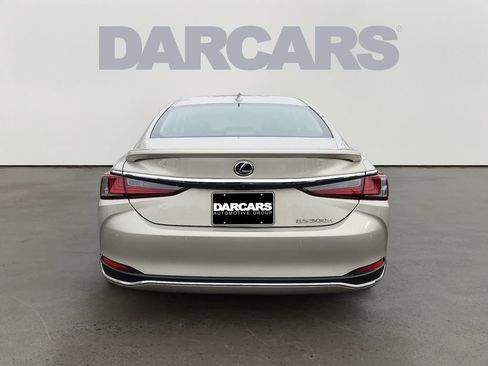 Used 2024 Lexus ES 300h w/ Luxury Package image 5