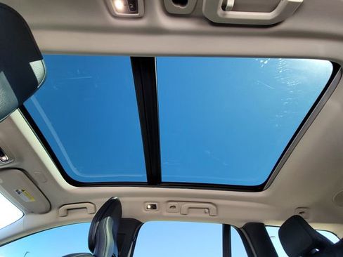 Used 2020 Volvo V60 T5 Cross Country image 10