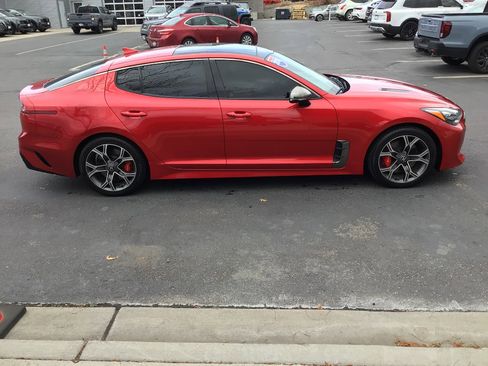 Used 2018 Kia Stinger GT2 image 6