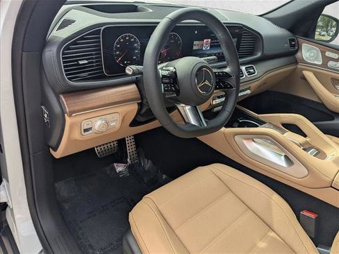 New 2026 Mercedes-Benz GLS 580 4MATIC image 3