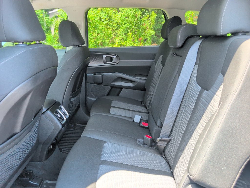 Used 2023 Kia Sorento LX FWD image 35