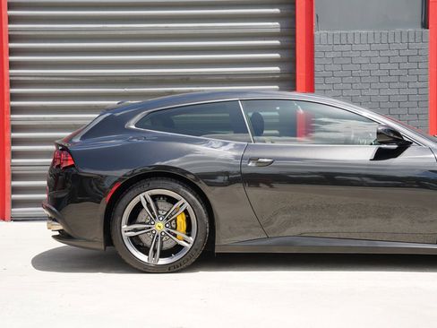 Used 2017 Ferrari GTC4Lusso AWD/4WD image 4