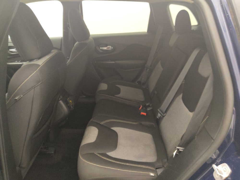 Used 2014 Jeep Cherokee Latitude w/ Comfort/Convenience Group FWD image 18