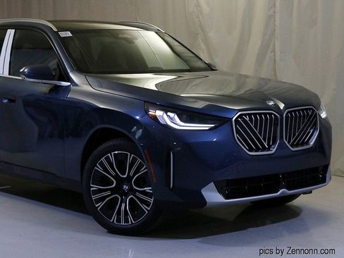 Used 2025 BMW X3 xDrive30i w/ Premium Package image 2