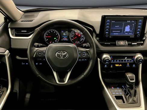 Used 2021 Toyota RAV4 XLE Premium image 8