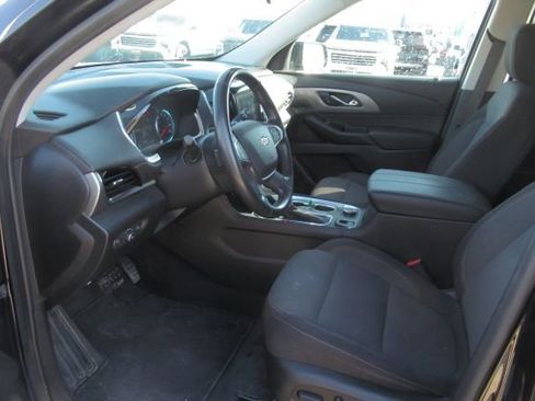 Used 2019 Chevrolet Traverse LT image 3