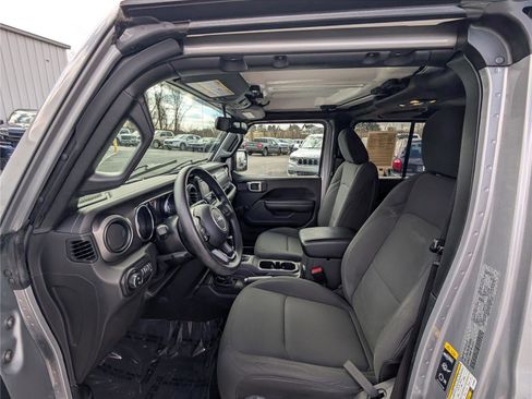 Used 2021 Jeep Gladiator Sport image 15