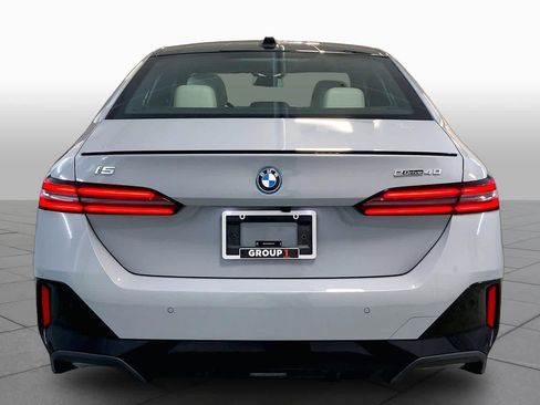 Used 2024 BMW i5 eDrive40i w/ Executive Package RWD image 4