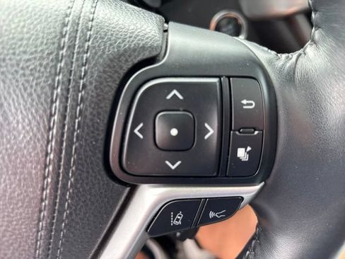 Used 2018 Toyota Highlander Limited AWD/4WD image 19