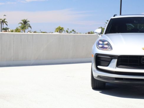 Certified 2026 Porsche Macan AWD/4WD image 12