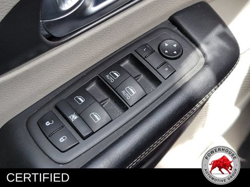 Used 2022 Chrysler Pacifica Touring-L FWD image 27