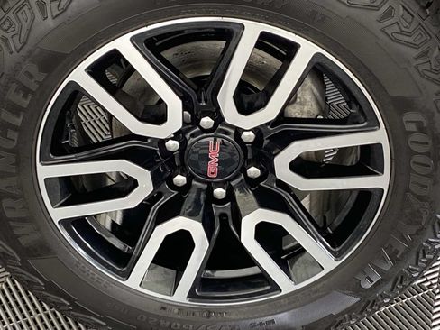 Used 2023 GMC Yukon XL AT4 w/ AT4 Premium Package AWD/4WD image 27