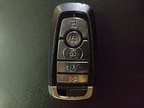 Used 2021 Ford Explorer Limited w/ Equipment Group 301A AWD/4WD image 32