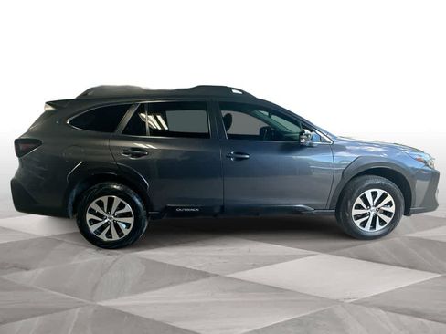 Used 2025 Subaru Outback Premium AWD/4WD image 9