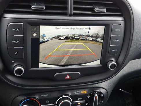 Used 2025 Kia Soul LX image 17