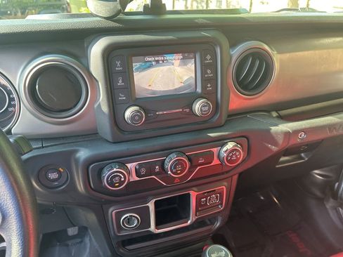Used 2021 Jeep Wrangler Unlimited Sport AWD/4WD image 18