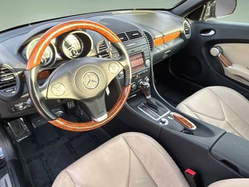 Used 2010 Mercedes-Benz SLK 300 image 9
