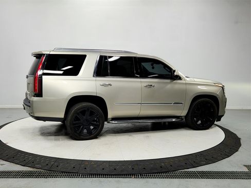 Used 2015 Cadillac Escalade Luxury image 7